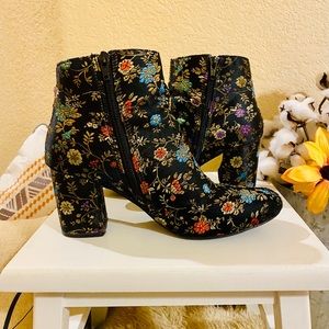 Diba Brocade Ankle Boot (Size 8M)